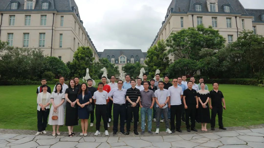 �˶�������������Ϣ�ص���ҵCXO�߽���Ϊ�����ڣ�����վ��Բ���ֳ�������������������д������������ƪ��